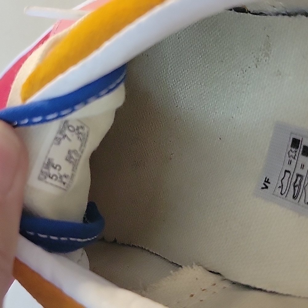 Vans - Picture 5 of 8